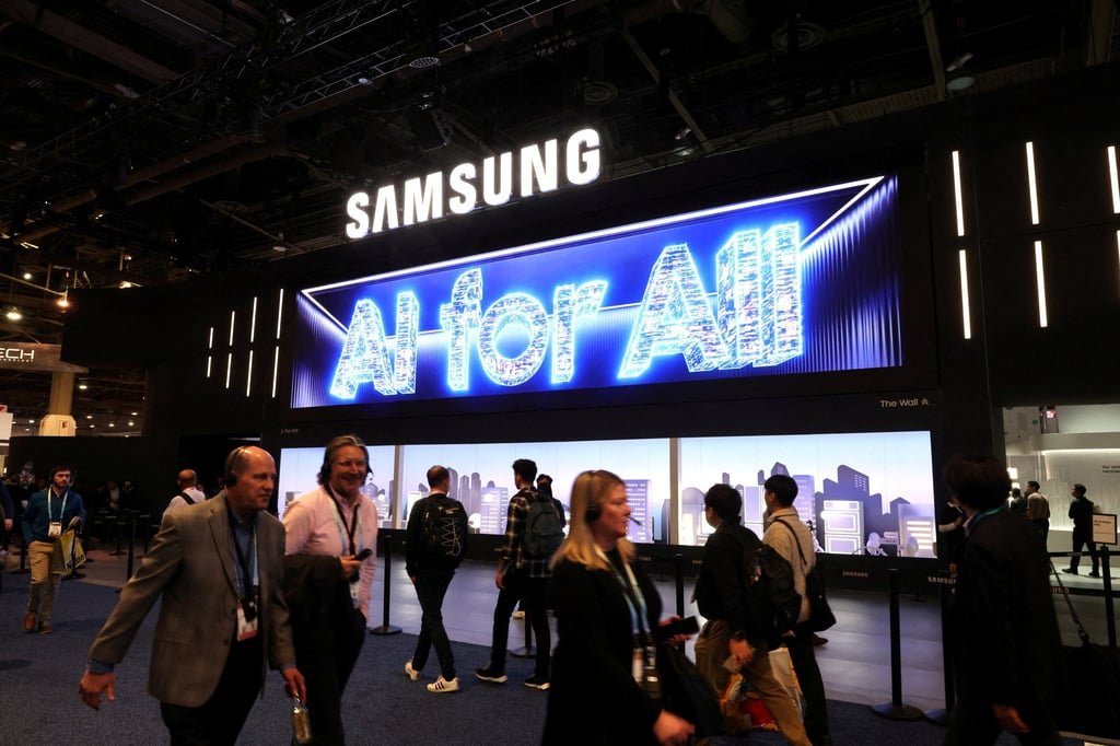 People walk past a Samsung Electronics booth at CES 2024 in Las Vegas, Nevada, January 9, 2024. Photo: Reuters