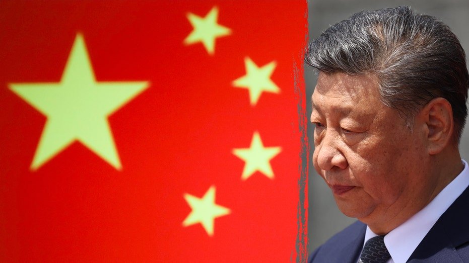 China flag next to Xi Jinping