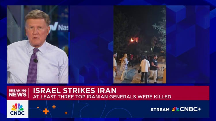 Israel attacks Iran, airstrikes kill armed forces and Revolutionary Guard chiefs