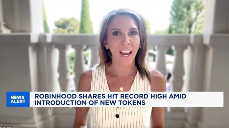 Robinhood shares hit record high amid introduction of new tokens