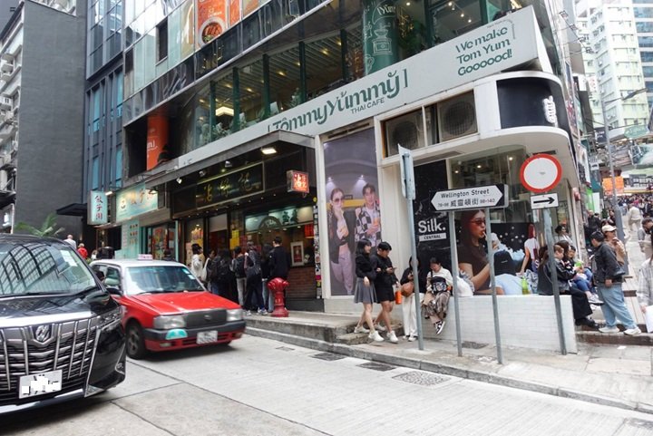 renowned food hub, Wellington Street is the ideal starting point for your two-day culinary adventure. (©MICHELIN)