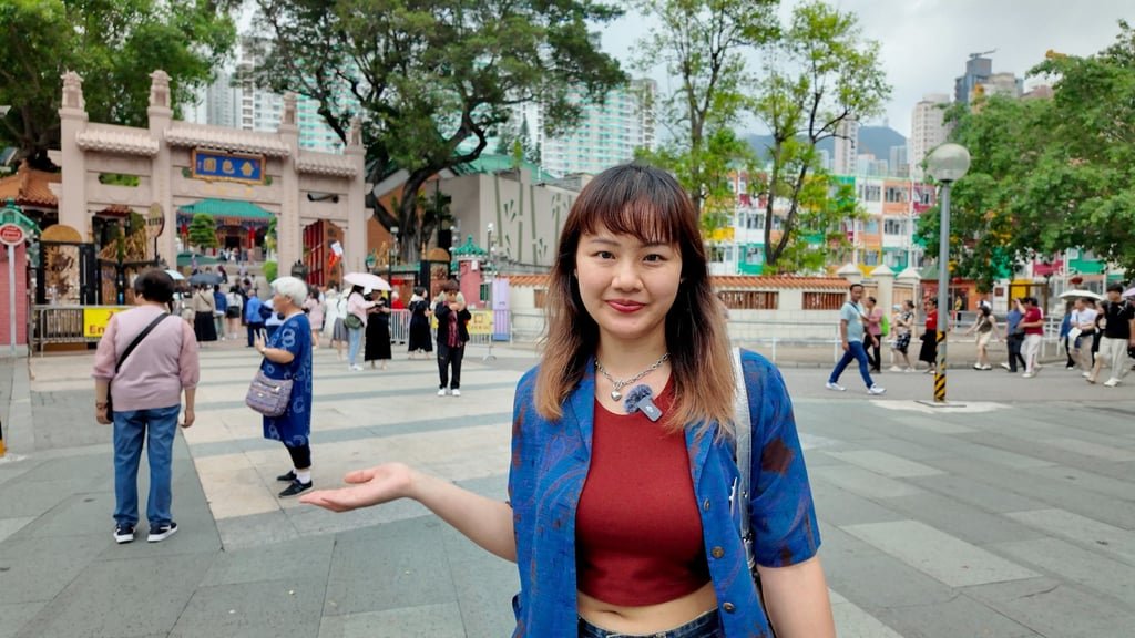 Wong Tai Sin Temple is the first stop on the tour for Post reporter Lo Hoi-ying. Photo: Sophie Li