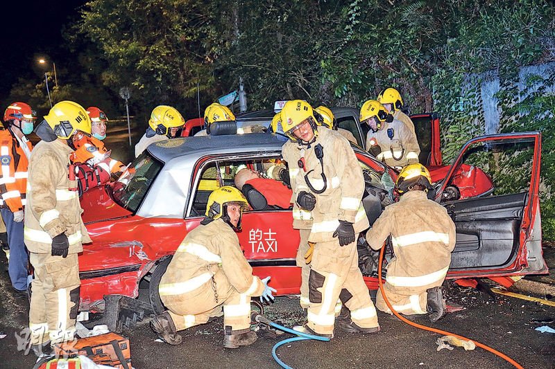 私家車越線釀3車碰撞 司機3傷1被捕 - 20250623 - 港聞 - 每日明報