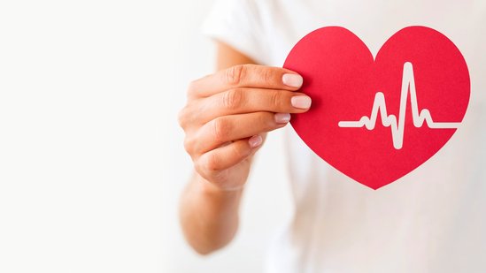 Cardiologist shares essential heart health tips for every decade of life. (Freepik)