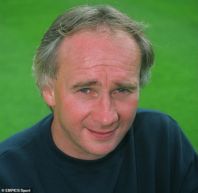 Malcolm Elias, pictured in 1996 when he was working for Oxford United, has died aged 71