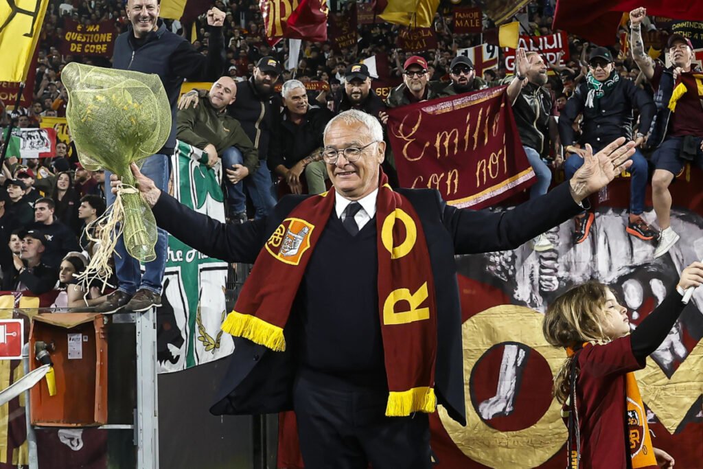 epa12115307 Romas coach Claudio Ranieri greets supporters as he is honored after the Italian Serie A soccer match between AS Roma and AC Milan, in Rome, Italy, 18 May 2025. EPA-EFE/ANGELO CARCONI