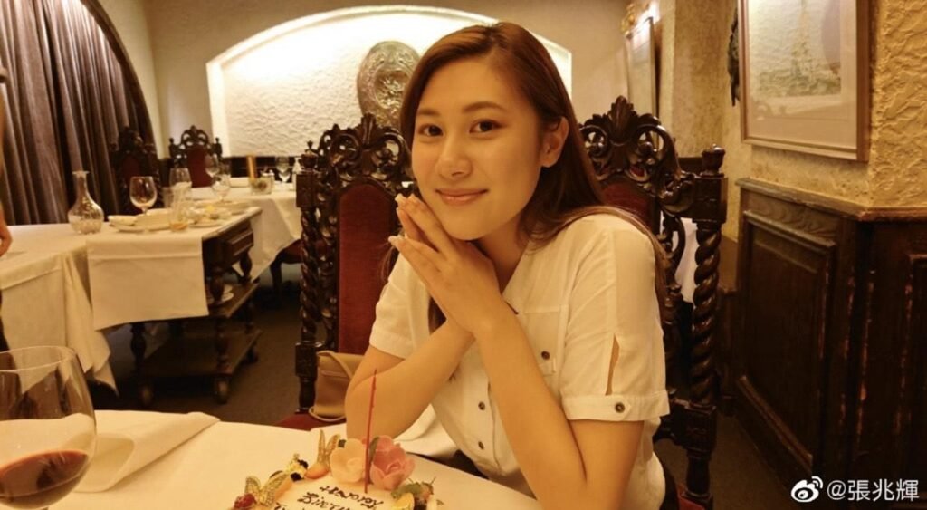張卓姿被指跟鍾嘉欣及李嘉欣撞樣。