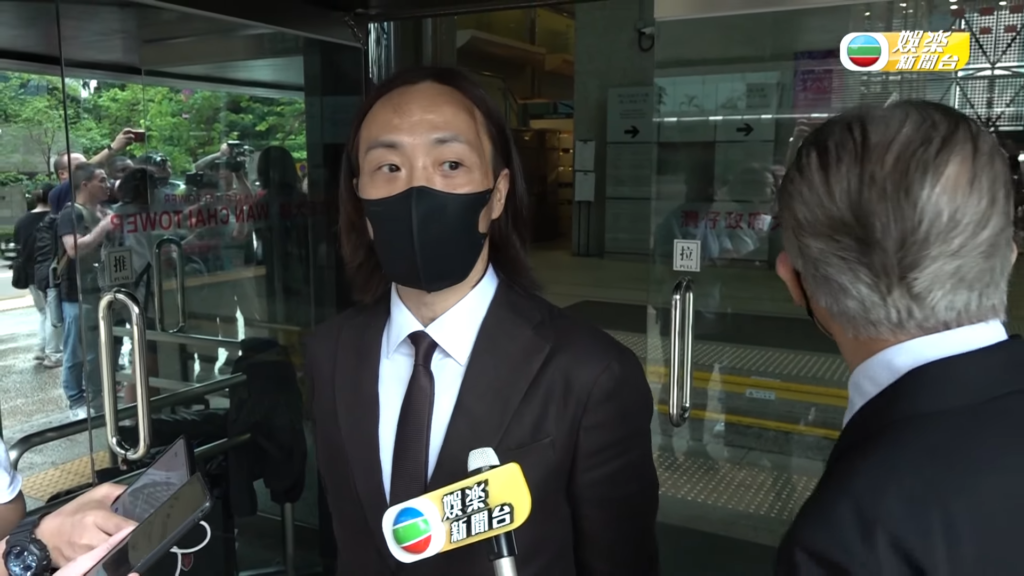 鄭中基疑受家事問題困擾，髮線向後移。