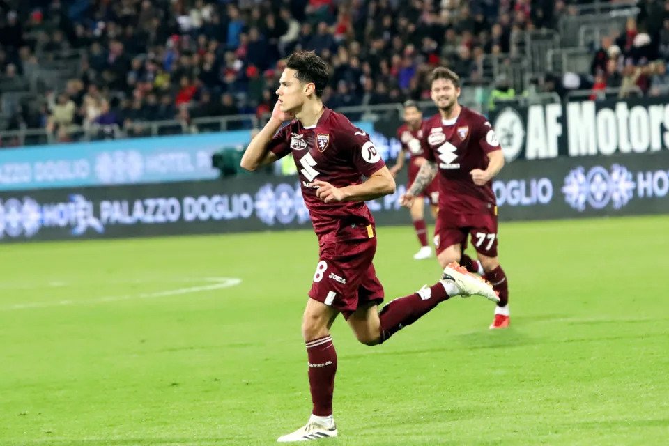 CAGLIARI, ITALY - JANUARY 26: Samuele Ricci of Torino celebrates his team's second goal (0-2) during the Serie A TIM match between Cagliari and Torino FC - Serie A TIM at Sardegna Arena on January 26, 2024 in Cagliari, Italy. (Photo by Enrico Locci/Getty Images)