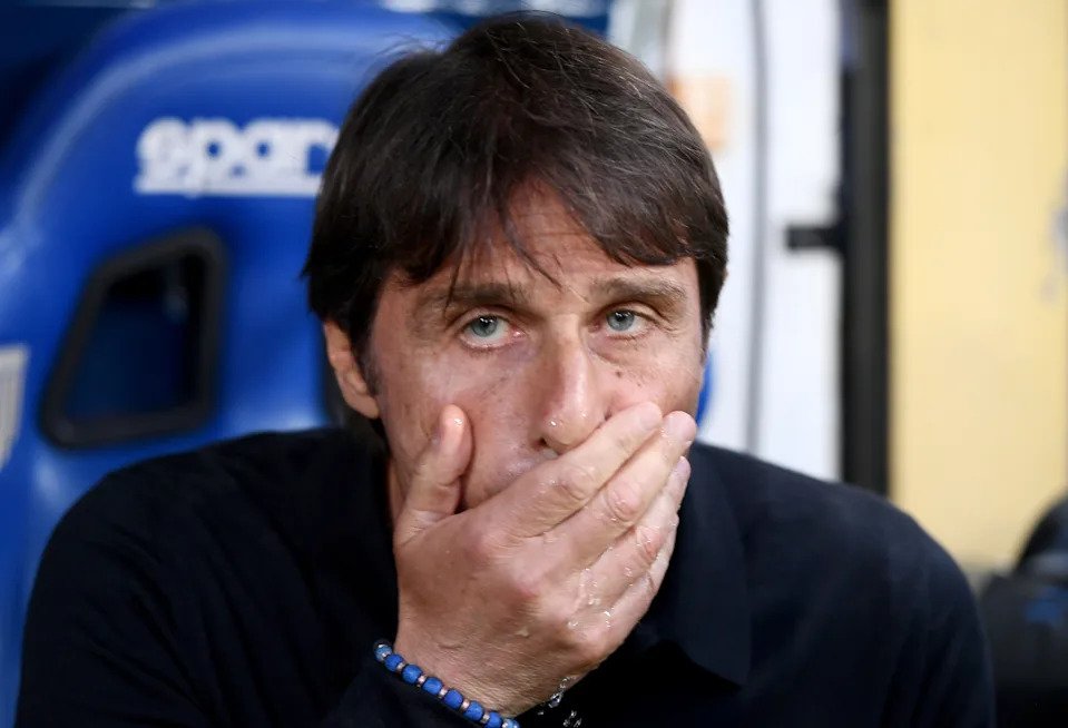 PARMA, ITALY - MAY 18: Antonio Conte, Head Coach of Napoli, looks on prior to the Serie A match between Parma and Napoli at Stadio Ennio Tardini on May 18, 2025 in Parma, Italy. (Photo by Alessandro Sabattini/Getty Images)