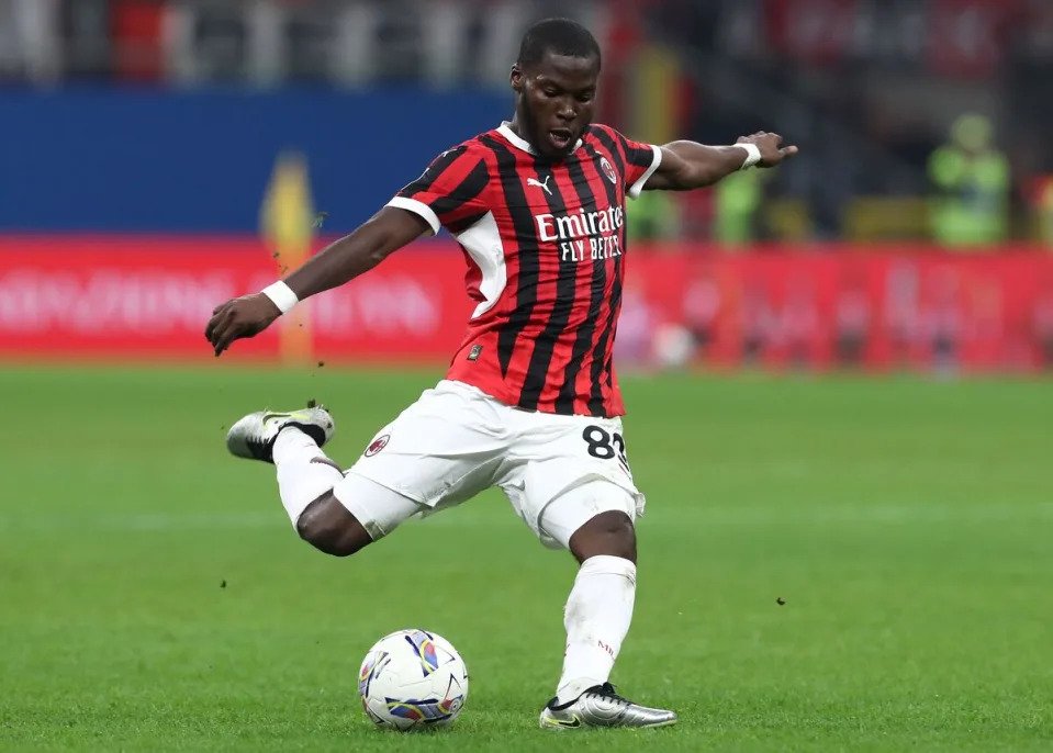 Yunus Musah of AC Milan in action during the Serie A match between AC Milan and SSC Napoli at Stadio Giuseppe Meazza on October 29, 2024 in Milan, Italy. (Photo by Marco Luzzani/Getty Images)