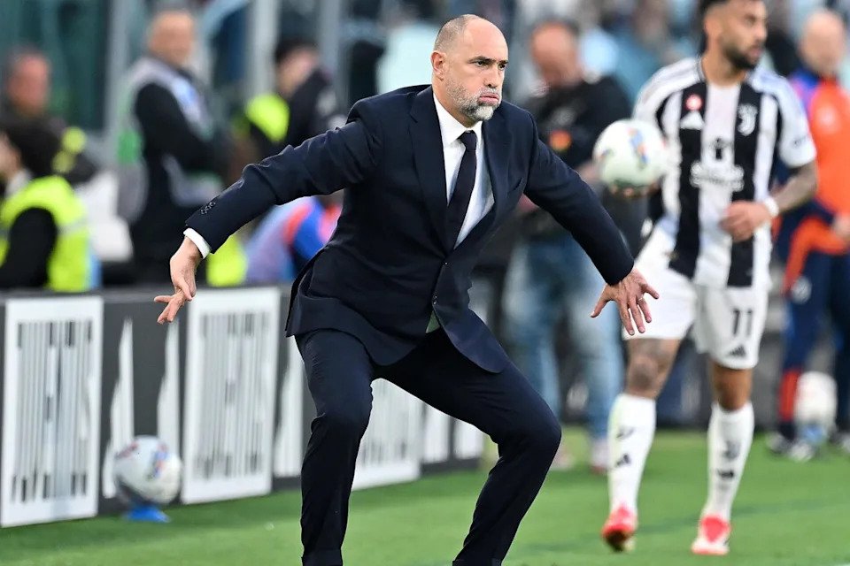 epa11997521 Juventus head coach Igor Tudor in action during the Italian Serie A soccer match between Juventus FC and CFC Genoa, in Juventus, Italy, 29 March 2025. EPA-EFE/Alessandro Di Marco