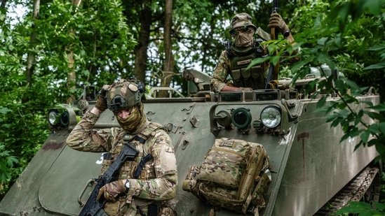Russia Amasses 50,000 Troops Around Sumy, Putting Ukraine in Precarious Position