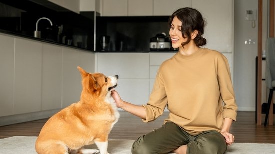 The companionship of a pet benefits mental health holistically.(Shutterstock)
