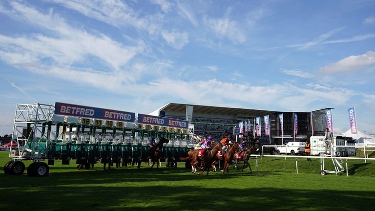 Racing returns to Doncaster