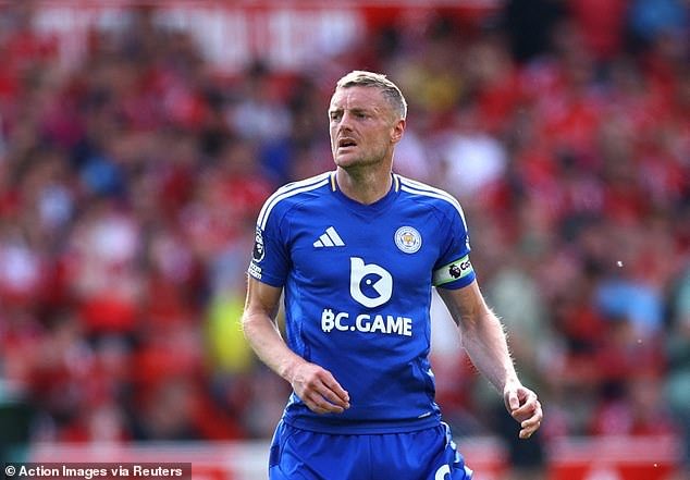 Jamie Vardy's proposed move to Serie A outfit Genoa has reportedly fallen through