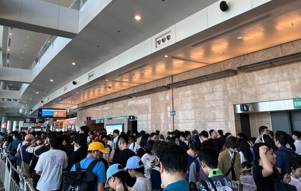 The queue at the Convention and Exhibition Centre on Saturday. Photo: Ambrose Li