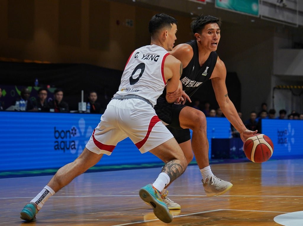 Hong Kong’s men’s senior basketball team (in white) may be reprieved by the U-turn. Photo: Elson Li