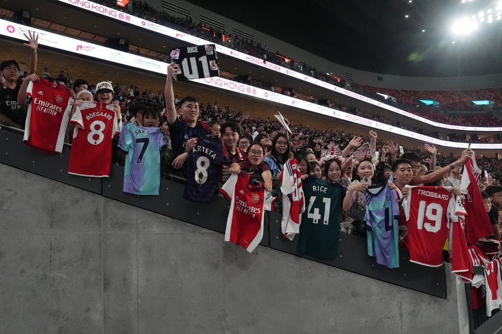 Arsenal supporters seek autographs during the training session at Kai Tak. Photo: Elson Li