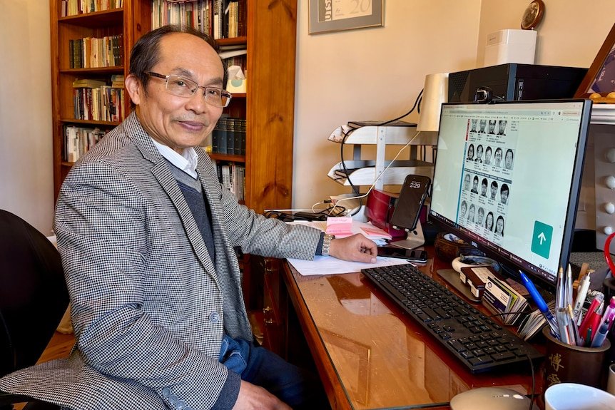 Feng Chongyi sitting in front of a computer.