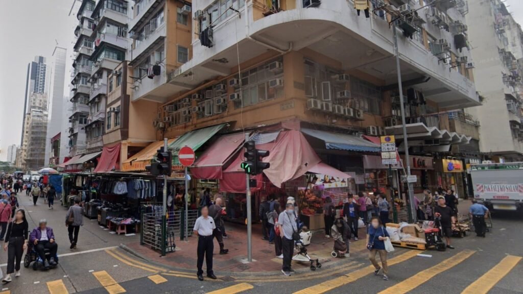 Hong Kong policemen draw guns to subdue man, 19, who allegedly attacked 2 women