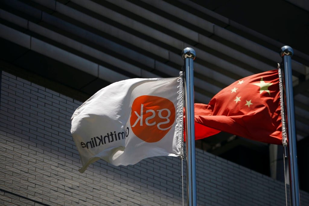 The corporate flag of GlaxoSmithKline (GSK) next to a Chinese national flag outside a GlaxoSmithKline office building in Shanghai on July 12, 2013. Photo: Reuters