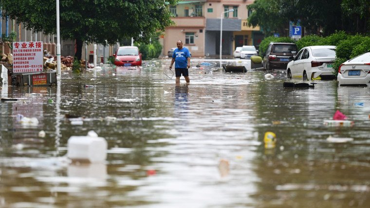 Record breaking rain causes flash flooding in central China