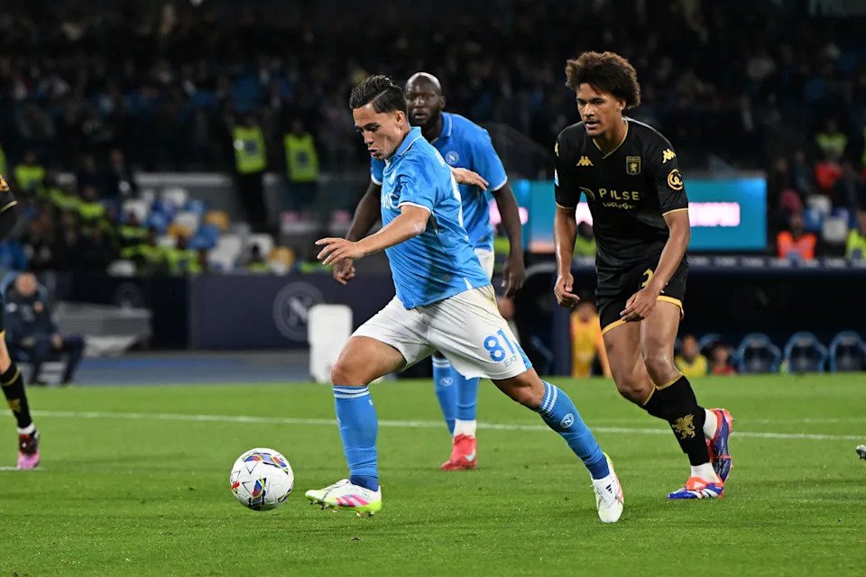 NAPLES, ITALY - MAY 11: Giacomo Raspadori of Napoli scores his side second goal during the Serie A match between Napoli and Genoa at Stadio Diego Armando Maradona on May 11, 2025 in Naples, Italy. (Photo by Francesco Pecoraro/Getty Images)