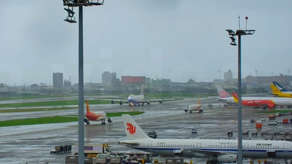 Hong Kong Airlines flight ends up facing other aircraft on Taiwan runway