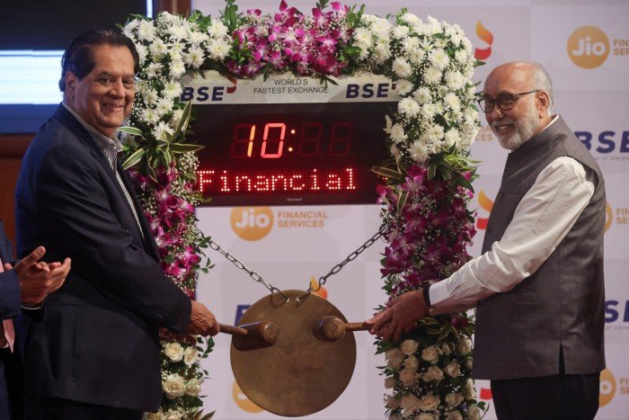 KV Kamath, independent director and non-executive chair of Jio Financial Services Ltd (JFSL), and Subhash S Mundra, Bombay Stock Exchange chair, at the JFSL listing ceremony at the exchange