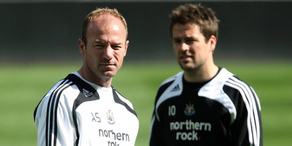 Newcastle manager Alan Shearer (L) and Michael Owen during training