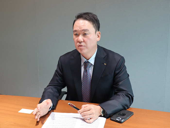 Shin Min-jae, head of KB Asset Management's stock management 2, recently holds a interview with Maeil Business Newspaper at KB Asset Management's headquarters in Yeouido, Seoul. <KB Asset Management>
