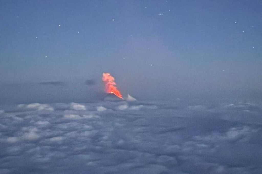 Photo Shows Eruption of Russia's Klyuchevskoy Volcano