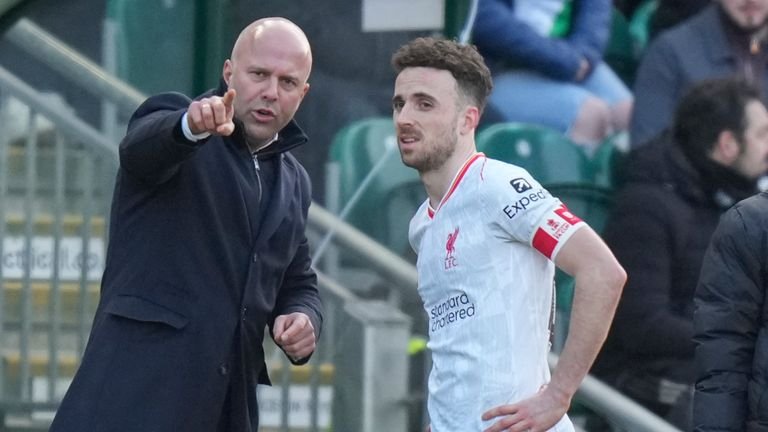 Liverpool's head coach Arne Slot talks to Diogo Jota