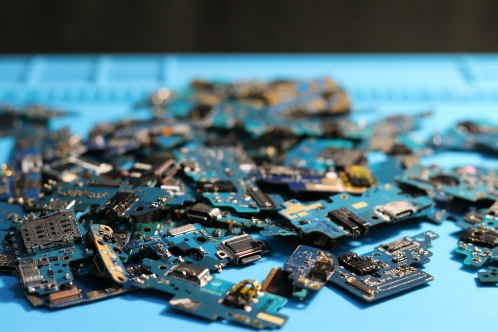 US alters tech policy, puts chips on the table