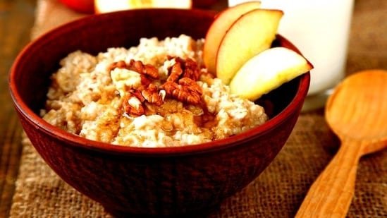 Oats with fruits are much more than just a convenient breakfast food; they also provide nutrients.(Adobe Stock)