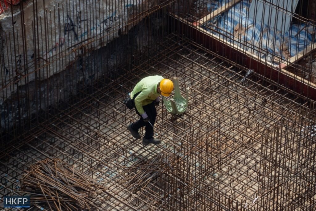 A construction worker in Hong Kong. Photo: Kyle Lam/HKFP.