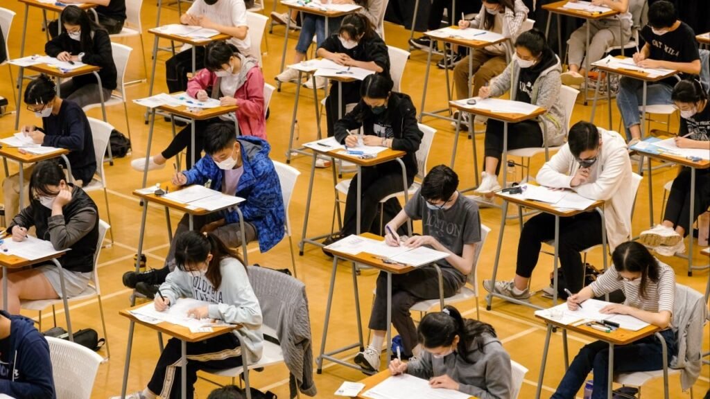 Why are more non-day school candidates achieving top scores in Hong Kong’s DSE?