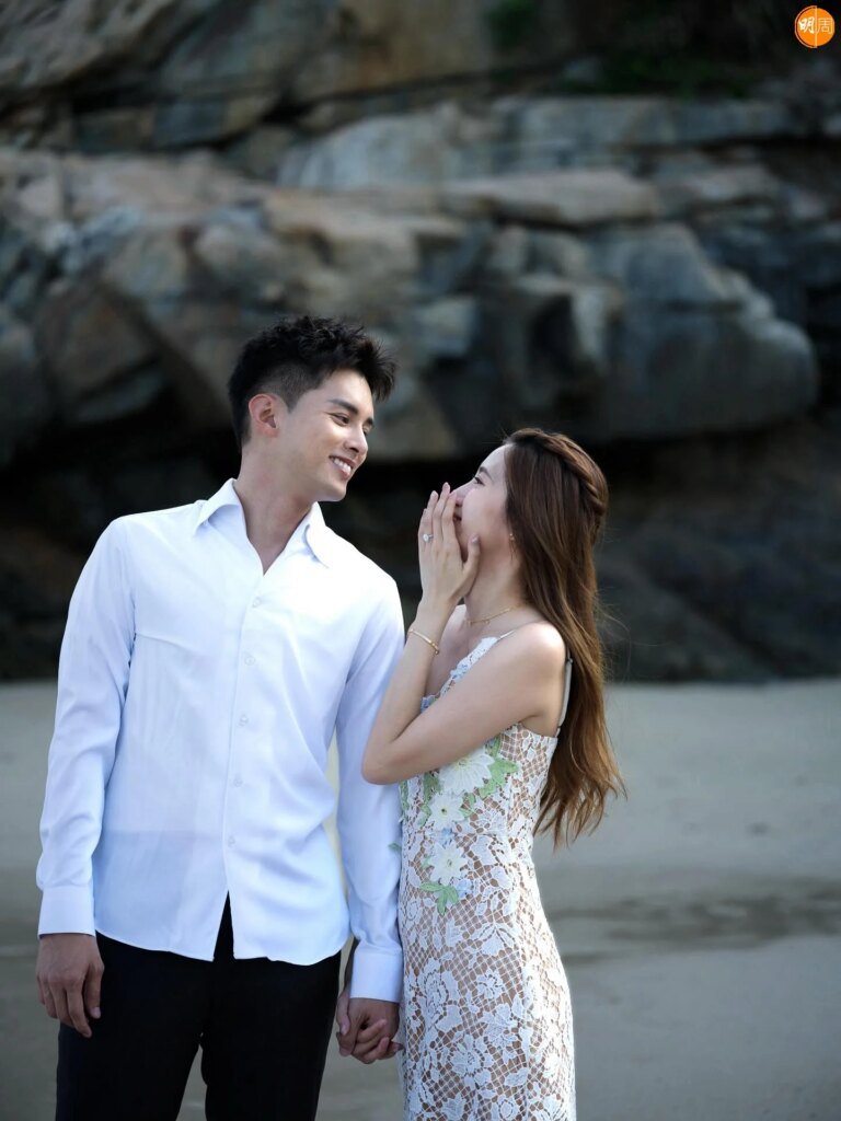 何廣沛首與女友Sarah牽手甜蜜照。