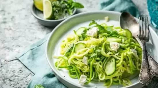 Know how to make zucchini and pasta with saffron.(Adobe Stock)