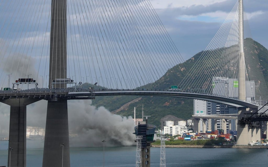 Smoke rises from the site of the fire at the Tsing Yi recycling site near Stonecutters Bridge. Photo: Sun Yeung