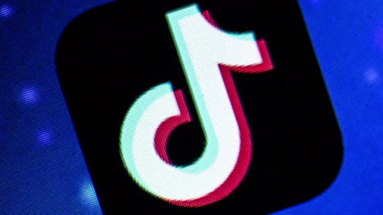 Trump signs executive order paving the way for TikTok deal with China