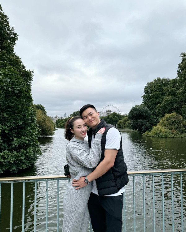 賭王三房千金何超雲疑與未婚夫重修舊好？一線索洩真實關係 被網民破解情未斷