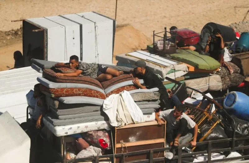 Displaced Palestinians, fleeing northern Gaza due to an Israeli military operation, move southward after Israeli forces ordered residents of Gaza City to evacuate to the south, in the central Gaza Strip September 14, 2025. (credit: REUTERS/Mahmoud Issa)