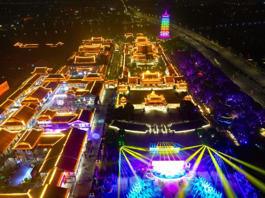 Kunshan Celebrates the Mid-Autumn Festival in 2025 with a Fusion of Modern Technology and Ancient Culture at the Cross-Strait Lantern Festival in China