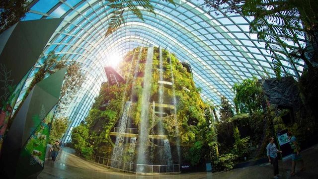 Urban landscapes around the world are being reimagined with sustainability, technology, and innovation at their core. Cities are no longer just expanding horizontally or vertically, they are evolving intelligently, with smart technology. These next-generation spaces will prioritise environmental responsibility, incorporating green energy systems, climate-positive planning, and zero-emission transport. (Image: Shutterstock)