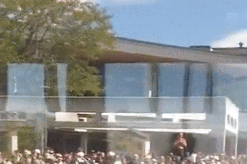 gif figure on building