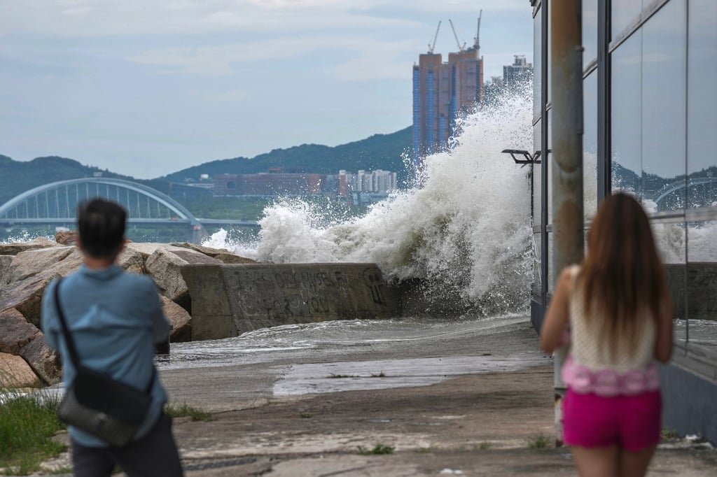 Residents watch as waves pound the Siu Sai Wan waterfront during Super Typhoon Ragasa. Photo: Karma Lo