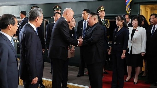 North Korean leader Kim Jong Un and his daughter were greeted by Chinese officials at Beijing Railway Station on Tuesday.