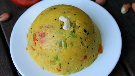 Upma can be a healthy breakfast option for gut health, depending on the ingredients used. (Pic courtesy: Hebbarskitchen.com)